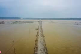 Quốc lộ 49B bong tróc từng mảng lớn