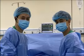 Dương vật tím đen, hoại tử vì tự dùng máy massage, bơm silicon