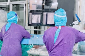 Ho ra máu ồ ạt vì mắc COVID-19