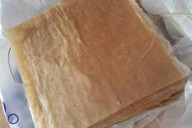 Lá chuối bảo quản bánh đa nem ngày Tết