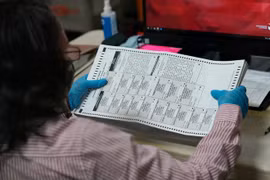 Phe ông Trump yêu cầu dừng kiểm phiếu qua đường bưu điện tại Nevada