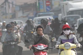 Hà Nội ô nhiễm không khí nguy hiểm: Tránh thể dục và hoạt động ngoai trời
