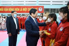 Thủ tướng kiểm tra công tác chuẩn bị SEA Games 31 và động viên Đoàn thể thao Việt Nam