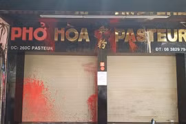 Truy tố 5 người vụ ‘khủng bố’ quán phở Hòa