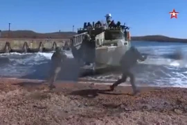Video đặc công nước Hạm đội Thái Bình Dương Nga diễn tập chống khủng bố
