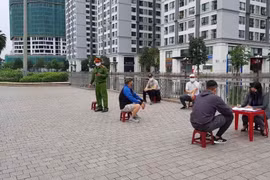 Cư dân chung cư bị xử phạt vì tập thể dục đông người giữa mùa dịch