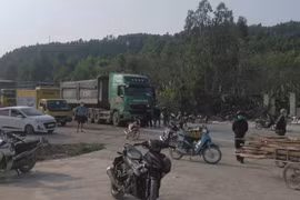 Bố cùng con nhỏ tử vong thương tâm sau va chạm xe tải