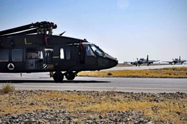 Taliban phá hủy một trực thăng Black Hawk, Pakistan đe dọa tấn công quân đội Afghanistan