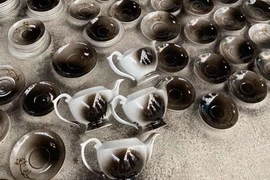 Cơ sở bán đồ gốm in tên Chủ tịch nước, Thủ tướng bị phạt 6 triệu