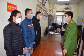 Các đối tượng tại cơ quan công an.