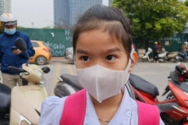Học sinh tiểu học Hà Nội đi học trực tiếp: Vui như ngày khai trường