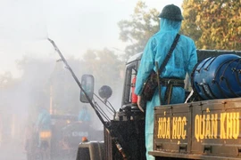 Bộ đội hóa học Quân khu 4 khử khuẩn toàn bộ TP Vinh