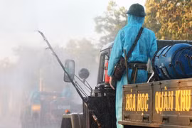 Bộ đội hóa học Quân khu 4 khử khuẩn toàn bộ TP Vinh