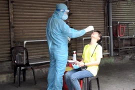 Thêm hai trường hợp nghi mắc COVID-19 liên quan đến ổ dịch Tân Sơn Nhất