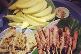  Cẩn thận khi ăn nem chua 