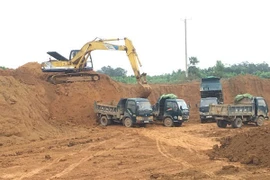 “Công ty Lam Sơn - Sao Vàng lợi dụng cải tạo để khai thác đất trái phép”: Phải chăng có sự bảo kê?