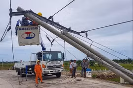 Bên trong xưởng sản xuất cột điện dự ứng lực ở Huế