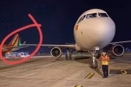 Hai máy bay va chạm tại Nội Bài, phi công bị tịch thu bằng lái