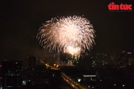 Mãn nhãn màn pháo hoa đêm giao thừa từ góc nhìn flycam