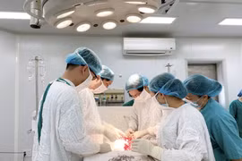 07 giờ “cân não” cứu bệnh nhân băng huyết quá nặng vì tự ý phá thai