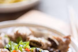 Xương lợn hầm đỗ trọng phục hồi tai biến mạch máu não