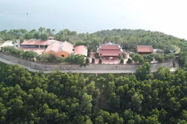 'Biệt khu, biệt phủ' trái phép trên vịnh Bái Tử Long: Ai tiếp tay cho sai phạm?