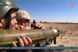 Video Cố vấn Nga huấn luyện quân nhân Syria sử dụng súng phóng lựu nhiệt áp