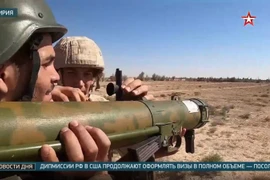 Video Cố vấn Nga huấn luyện quân nhân Syria sử dụng súng phóng lựu nhiệt áp