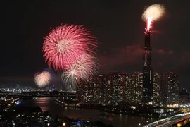 Pháo hoa đêm Giao thừa tại TPHCM.