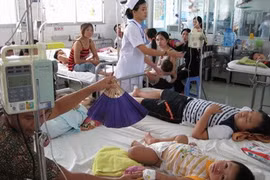 Mải chống Covid-19, SXH gần ngưỡng cảnh báo dịch