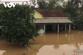 Lọc nước đúng cách cho người dân vùng lũ