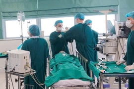 Hóc xương đâm xuyên vào phổi