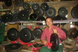 Một đời sóng gió cồng chiêng