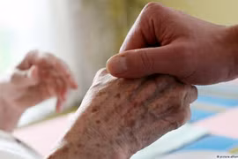 Những người cao tuổi ở châu Âu bị lãng quên, chết trong cô đơn
