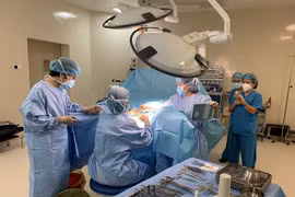 Cứu sống thai nhi bị sa dây rốn và vỡ ối sớm