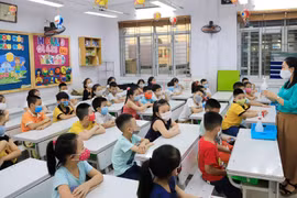 Bỏ hai bộ SGK không thông báo: Giáo viên bị động, lo lắng cho năm học tới