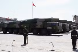 Quân đội Trung Quốc thục luyện phóng “sát thủ tàu sân bay” ban đêm