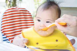 Nuôi dưỡng đúng cách cho trẻ đang bú mẹ