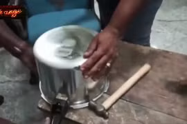 Hành khách giấu 700 gram vàng trong đáy nồi áp suất