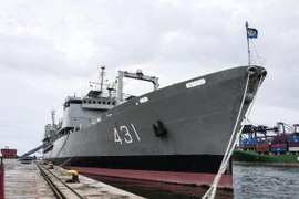 Hải quân Iran gánh chịu thảm họa, tàu hậu cần kỹ thuật bốc cháy và chìm ở vịnh Oman