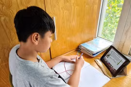 Kiểm tra trực tuyến học kỳ 2: Khó giám sát gian lận