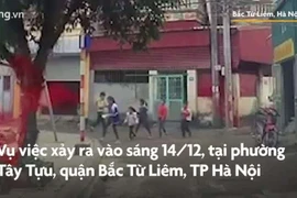 Tài xế ôtô đạp nhầm chân ga tông vào nhóm học sinh