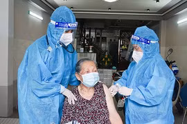 infographic: Thông tin đầy đủ về tiêm vắc xin cho người cao tuổi