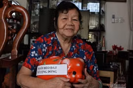 Bà cụ 40 năm nhặt ve chai, nuôi heo đất lo Tết cho người nghèo