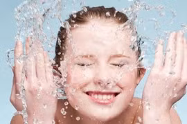 Rửa mặt sạch buổi sáng