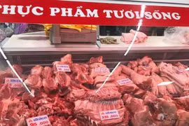 Căng thẳng thịt heo, người nuôi gà vẫn khó