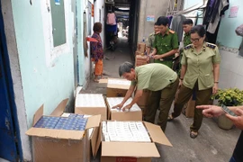 Đánh sập điểm tàng trữ hơn 10.000 bao thuốc lá nhập lậu