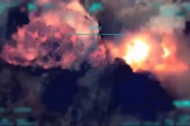 Video: Không quân Thổ Nhĩ Kỳ không kích người Kurd trên lãnh thổ Iraq