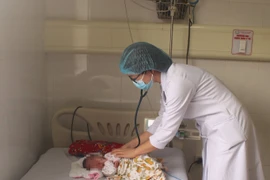 Hồi sức thành công trẻ 12 ngày tuổi mắc COVID-19 nguy kịch