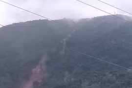 Thời điểm núi Bà Đen đang sạt lở chiều ngày 14/11.